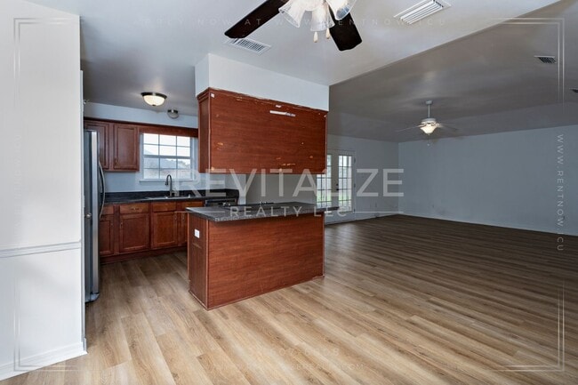 Building Photo - Spacious 3-Bedroom Home with Open Floor Pl...