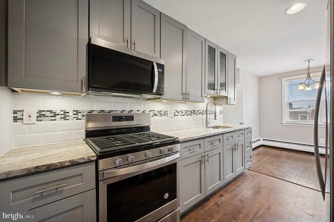 Building Photo - 7947 Ferndale St