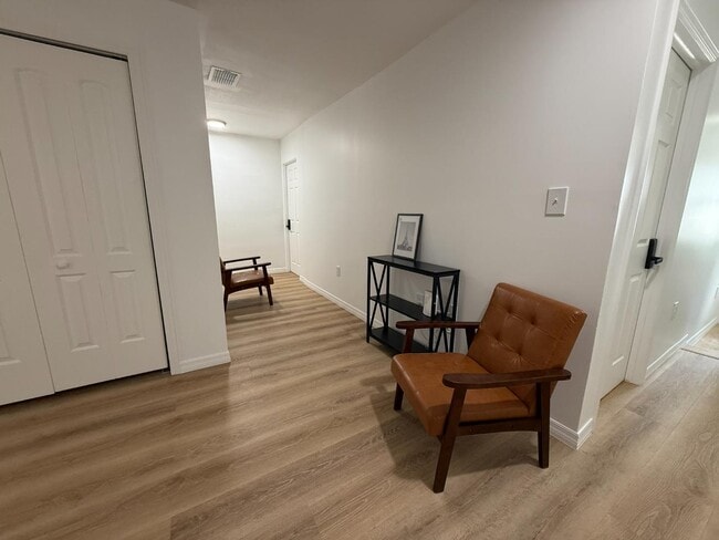 Building Photo - 129 Alachua Dr