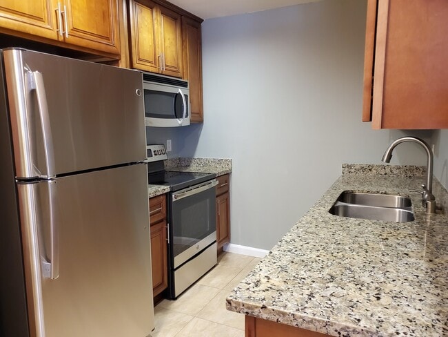 Building Photo - ENCHANTING 1 Bd/1 Ba Ground Floor Unit w/O...