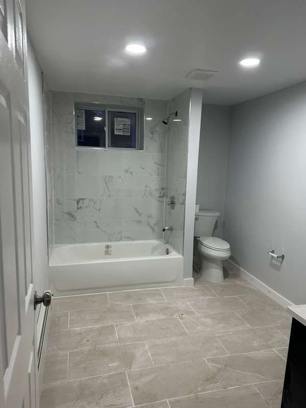 Building Photo - 533 W State St