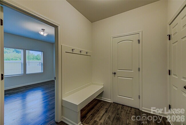 Building Photo - 4020 Beacon Ave