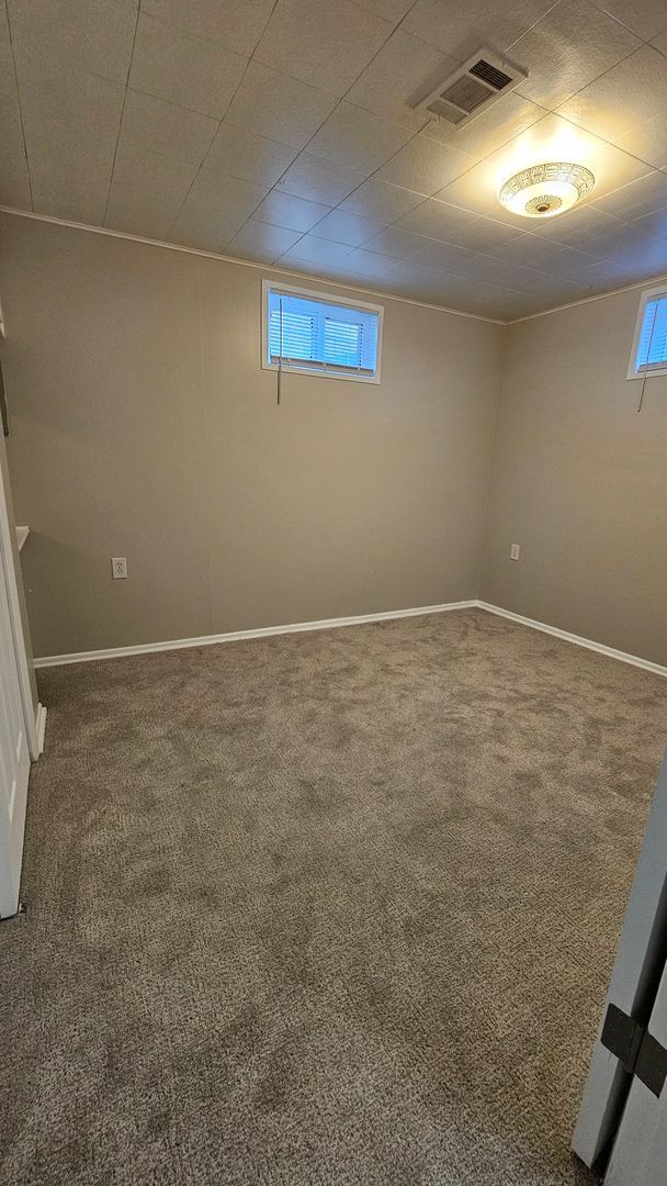 Building Photo - Spacious 5-Bedroom Ranch with Finished Basement & Oversized Garage!