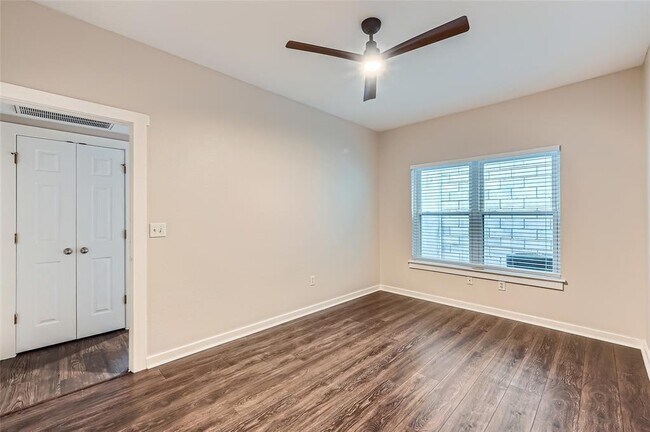 Building Photo - 2106 Cullen Ave