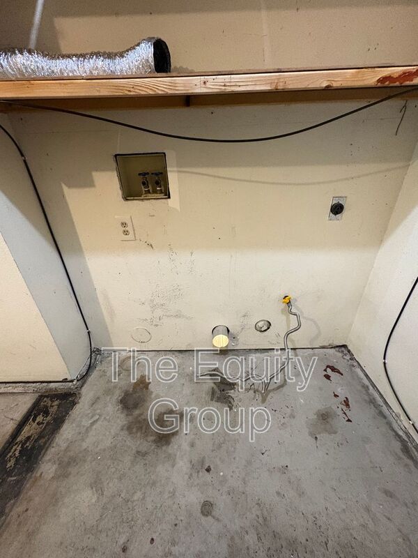 Building Photo - 2408 W Packwood Dr