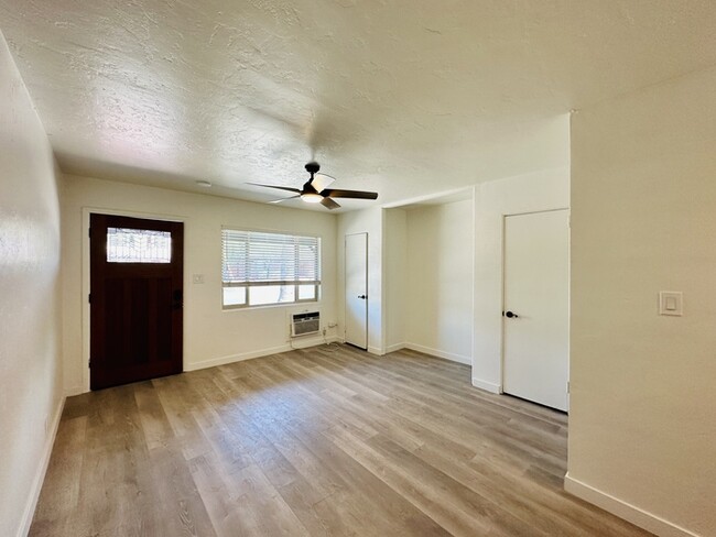 Building Photo - $400 Off First Full Month's Rent Special! ...