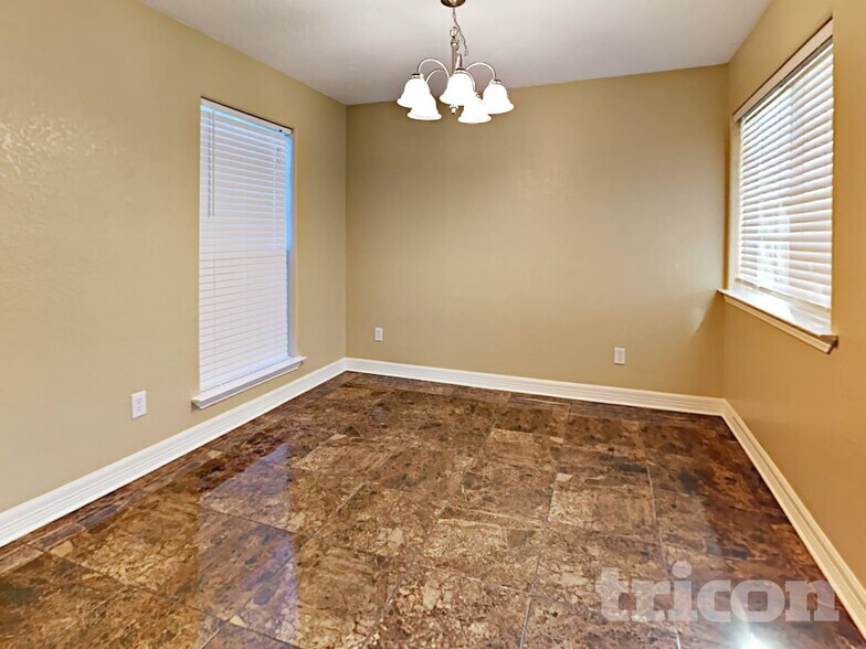 Building Photo - 1715 Evesham Dr