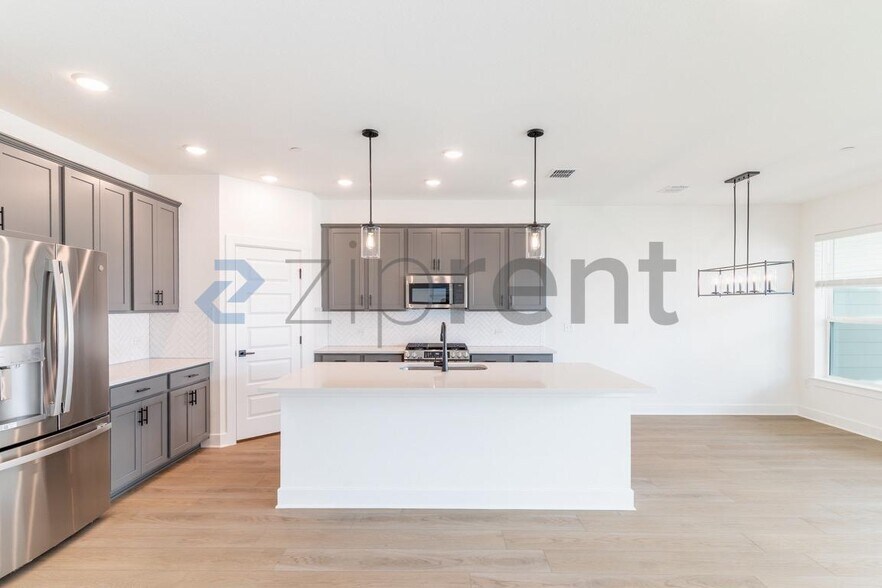 Building Photo - Unit B