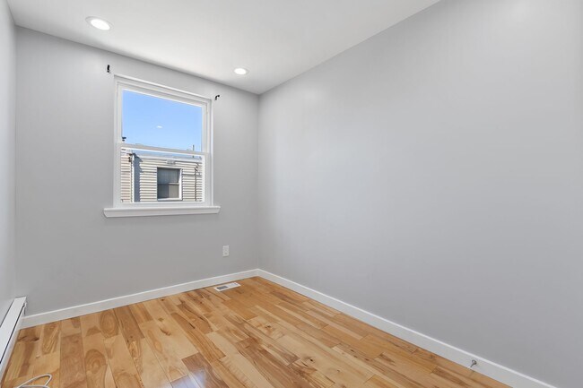 Building Photo - Wow! South Philly Modern 3 Bed 2 Bath Home! Yard! Central Air! W/D! H/W Floors! Gorgeous!