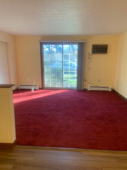 Building Photo - 1166 Middle Tpke W