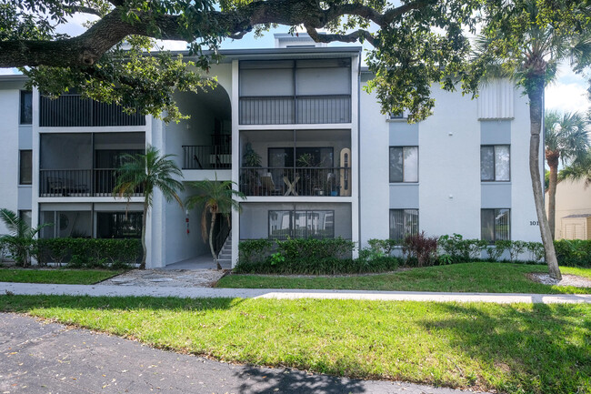 Building Photo - 1015 Green Pine Blvd