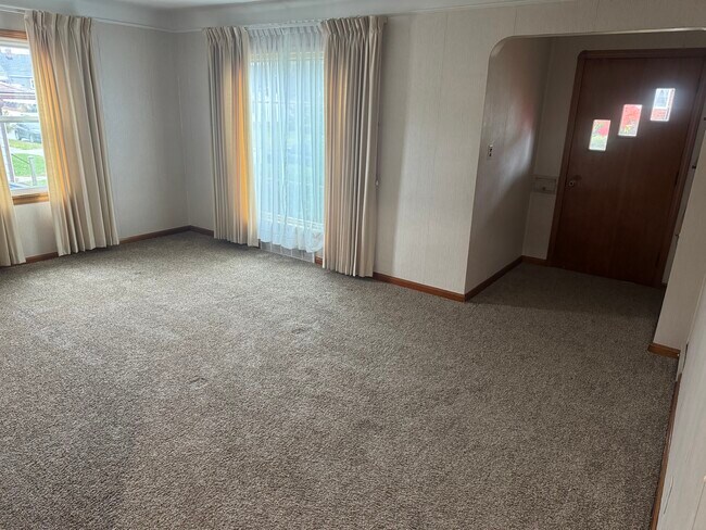 Building Photo - 3806 Longwood Ave