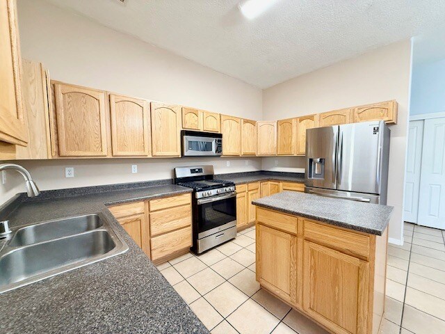 Building Photo - 450 Minturn Loop