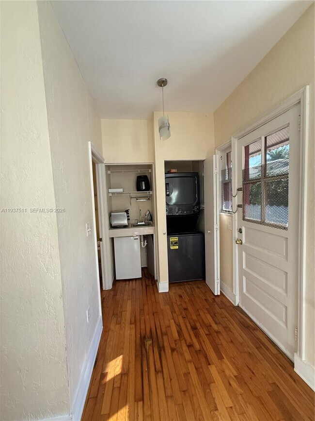 Building Photo - 1550 Jefferson Ave