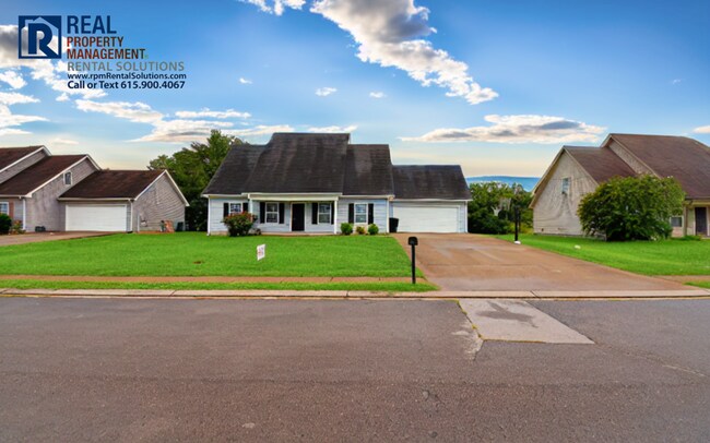 Building Photo - All one level 5bd 3ba home with attached garage!