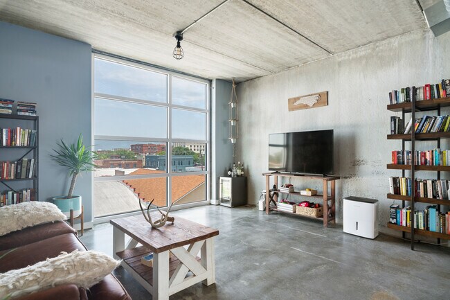Building Photo - 545 Berrien St