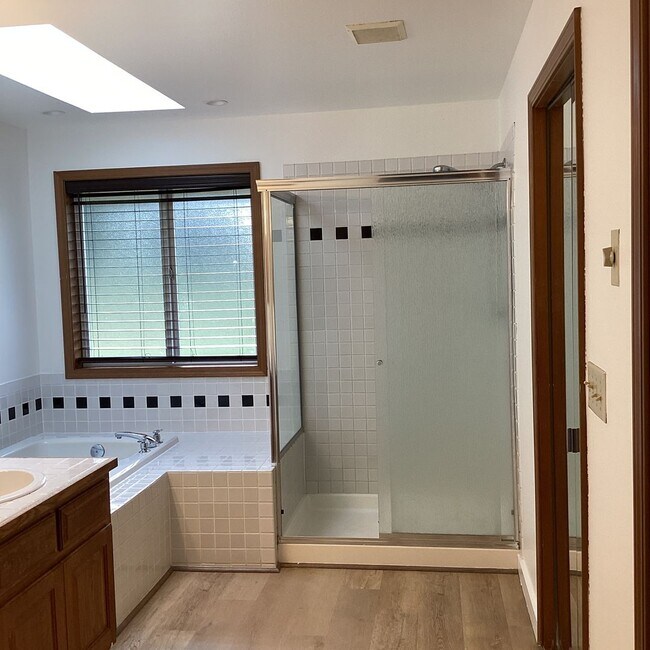 Building Photo - Ranch Style Rambler located in Stannwood