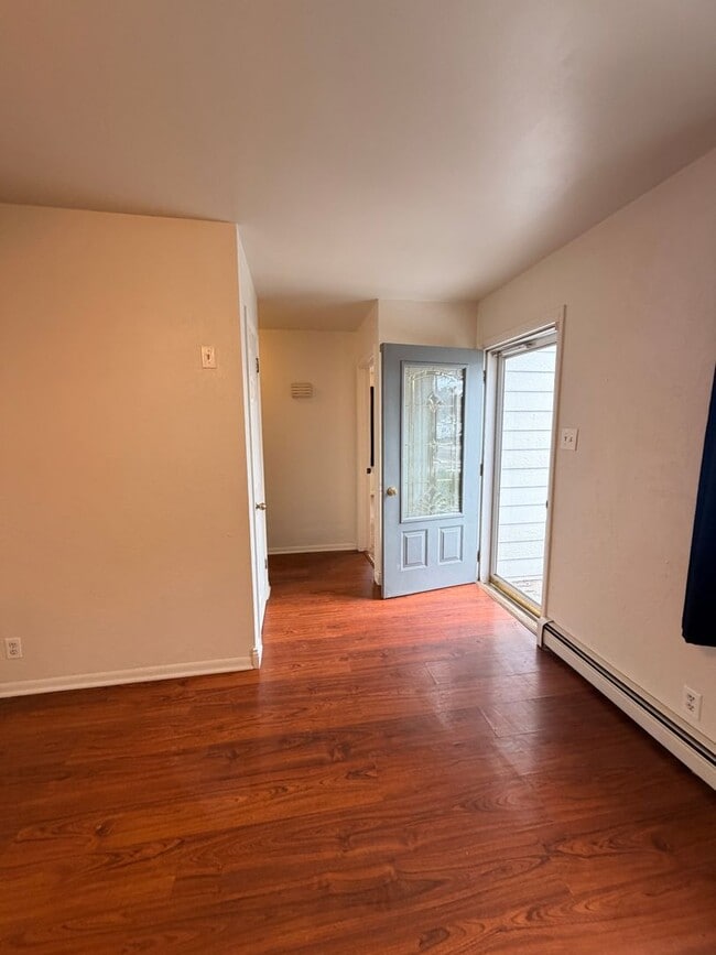 Building Photo - RENTAL 3 Bed Home w/ Garage Workshop & Fenced Yard