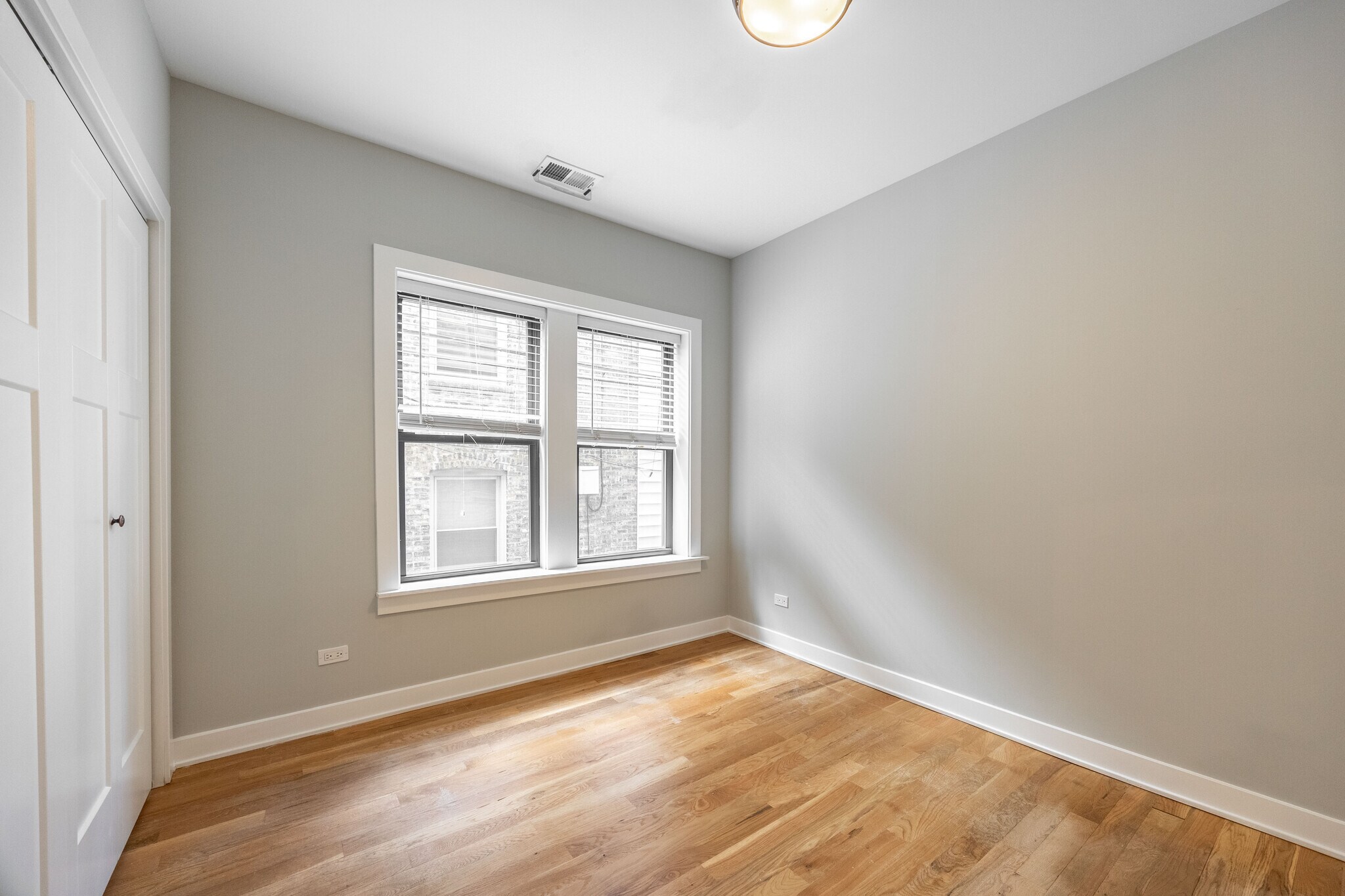 Building Photo - 2207 W Eastwood Ave