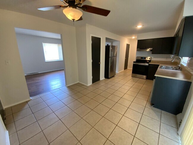 Building Photo - 409-411 Brewer Dr