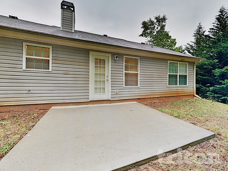 Building Photo - 184 Kings Crossing Ct