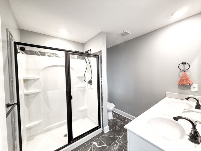 Building Photo - 3 Bedroom 2 Bathroom Home!