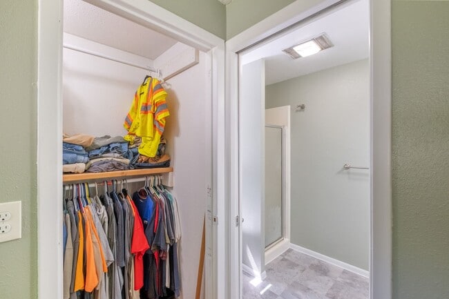 Building Photo - Rare Home on Creek Front Property!