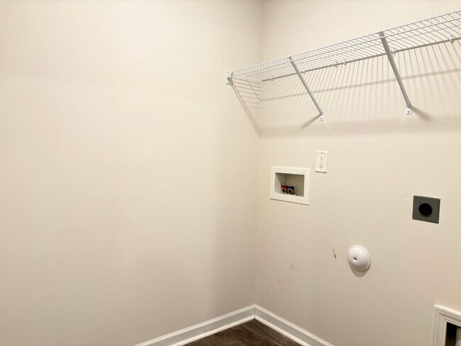 Building Photo - 4 Bedroom, 2 Bathroom House in Trinity!