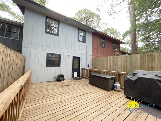 Building Photo - 42 7th Ave