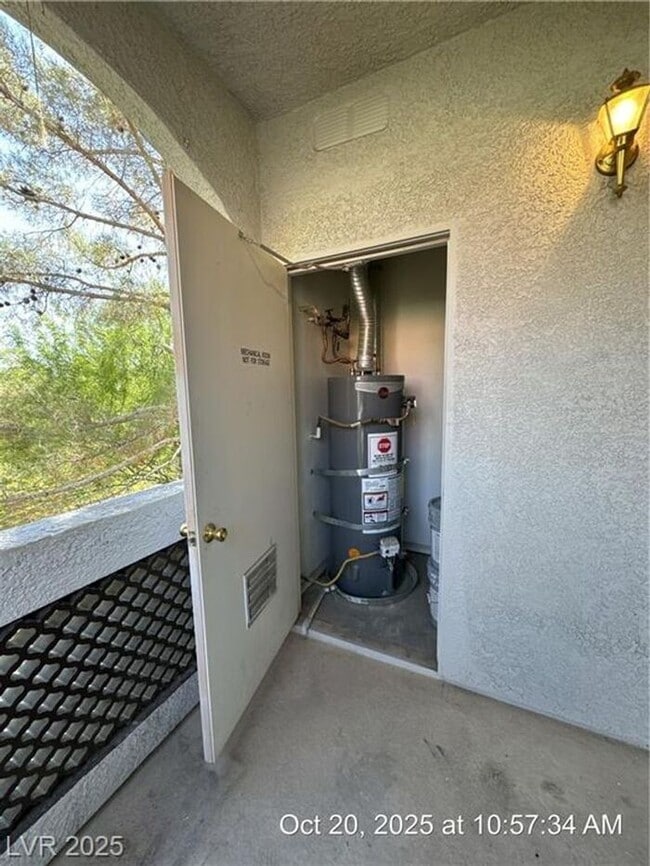 Building Photo - MISSION RIDGE SECOND-FLOOR CONDO!!