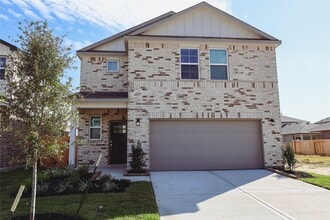 Building Photo - 211 Forest W St