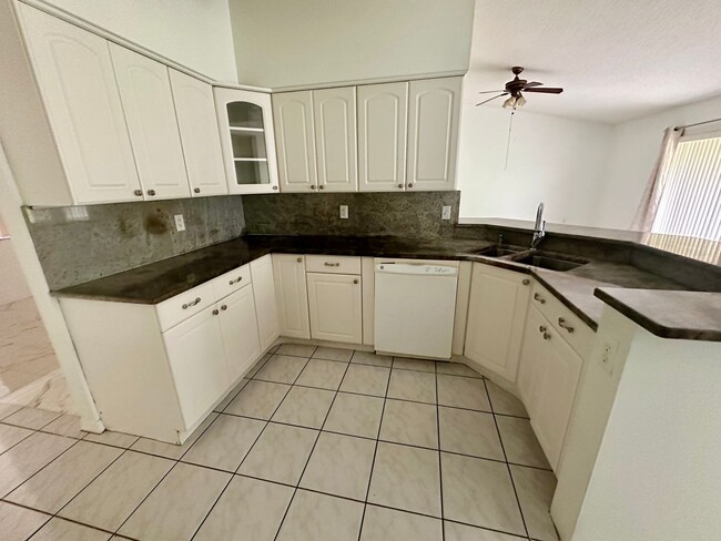Building Photo - Huge 4/3 home in Lake Mary