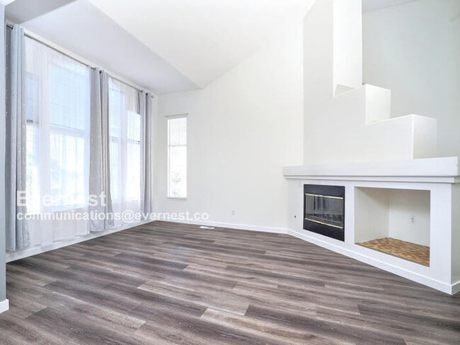 Building Photo - 4123 Fieldstone Dr