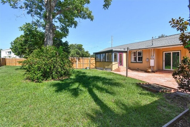 Building Photo - 1925 52nd St S