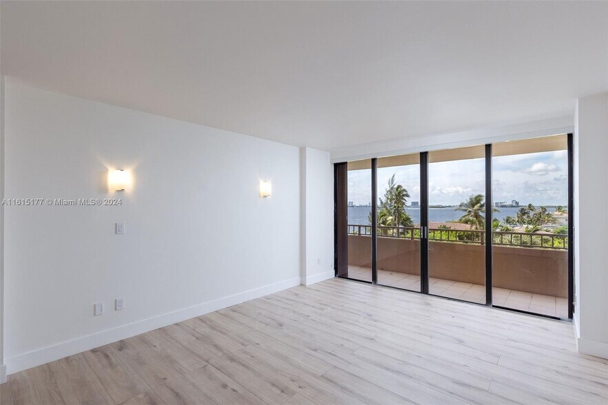 Building Photo - 11113 Biscayne Blvd