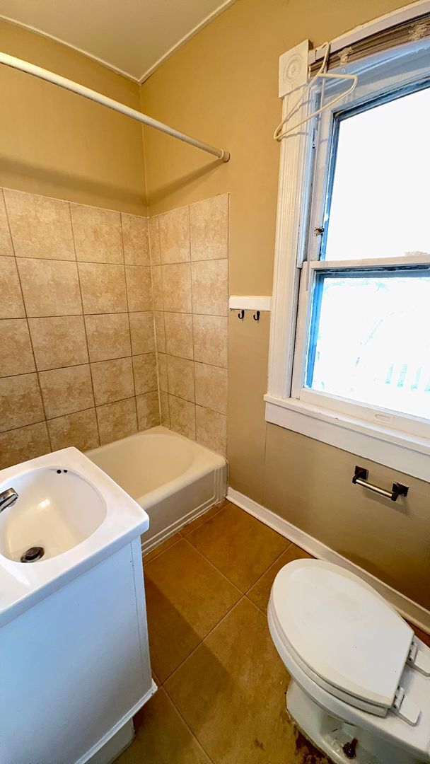 Building Photo - 1220 S 20th St