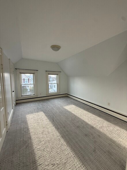 Building Photo - 89 Belmont St