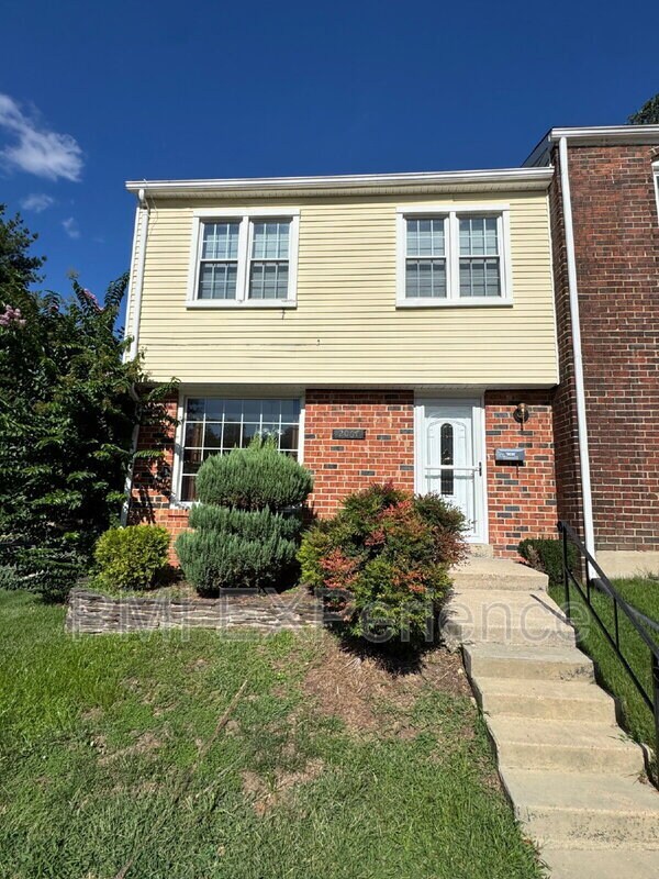 Building Photo - 2067 Chadwick Terrace