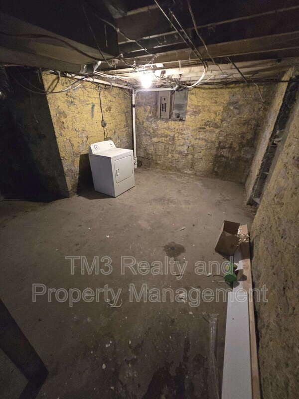 Building Photo - 302 Miami St