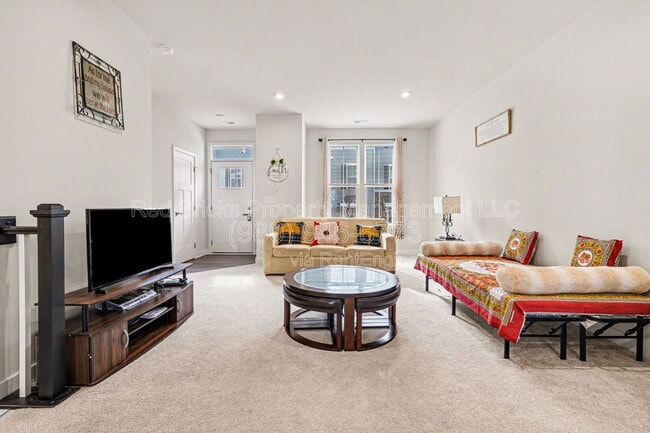 Building Photo - 9306 Mallard Mls Dr