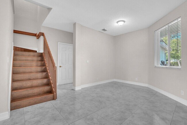 Building Photo - 2005 Oakhurst Way