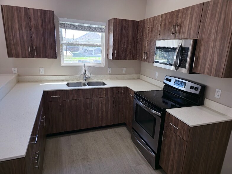 Building Photo - 1901 Harrison St