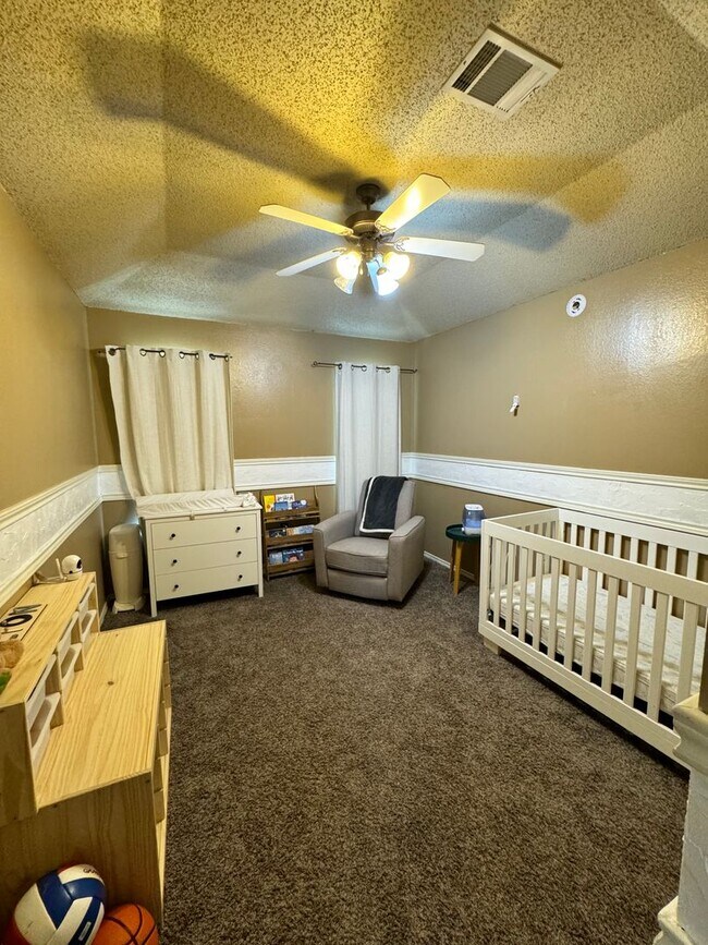Building Photo - Available Soon 3 Bedroom 2 bath