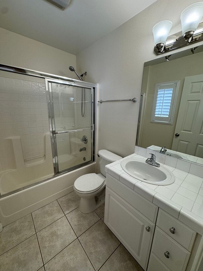 Building Photo - Private Patio, Cozy Fireplace & Prime Thousand Oaks Location