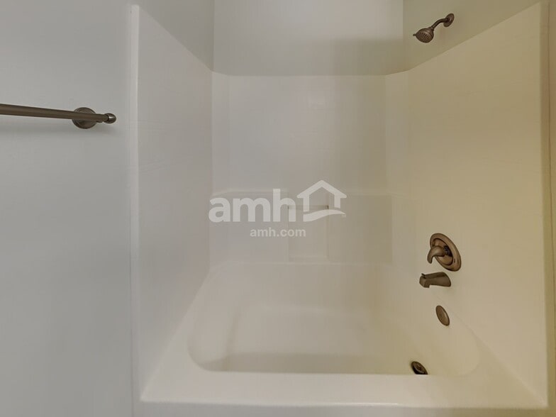 Building Photo - 16605 Sadie Ave