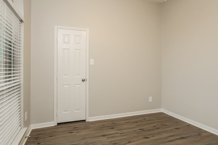 Building Photo - 302 Cedar Branch Dr