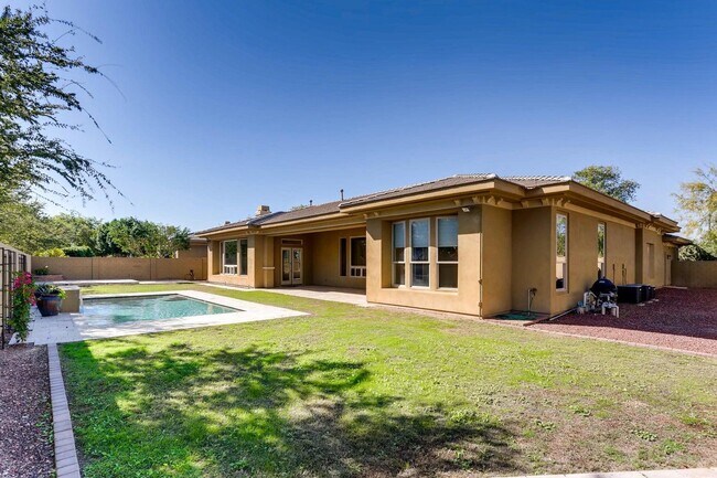 Building Photo - 15865 W Vernon Ave