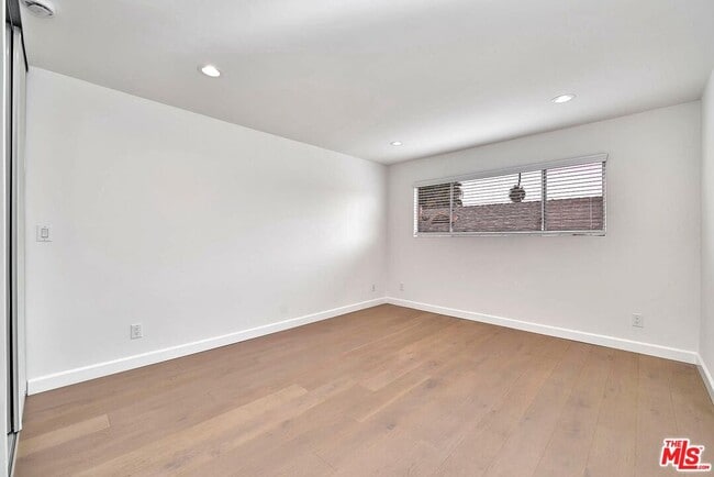 Building Photo - 843 4th St