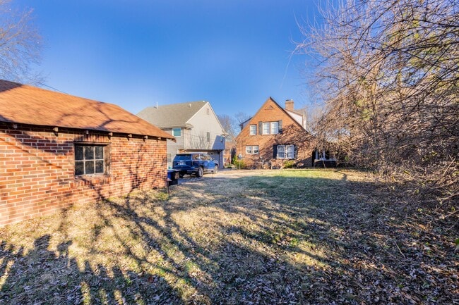 Building Photo - 525 Donne Ave