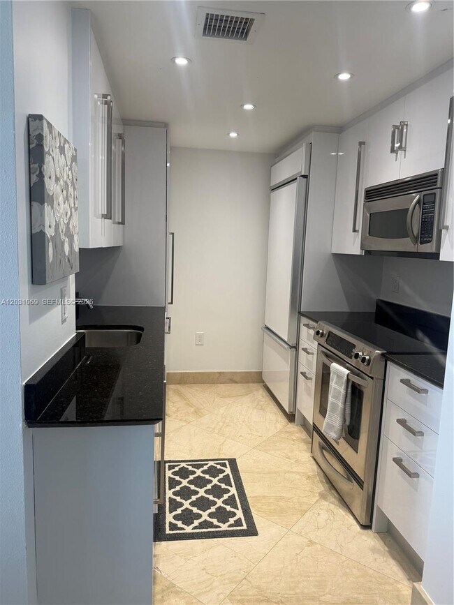 Building Photo - 10275 Collins Ave
